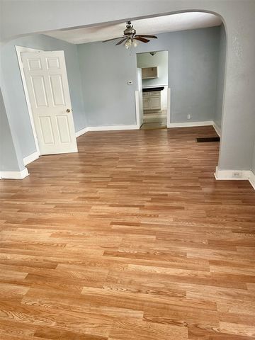 828 W Larch Avenue, Muskegon, MI 49441