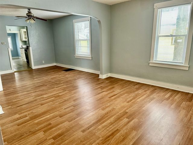 828 W Larch Avenue, Muskegon, MI 49441