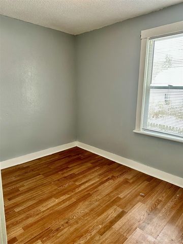 828 W Larch Avenue, Muskegon, MI 49441