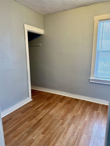 828 W Larch Avenue, Muskegon, MI 49441