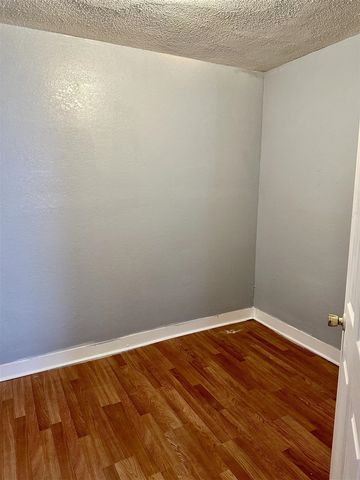 828 W Larch Avenue, Muskegon, MI 49441