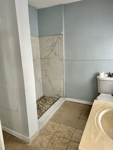 828 W Larch Avenue, Muskegon, MI 49441