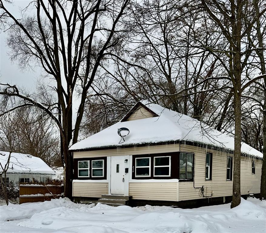 828 W Larch Avenue, Muskegon, MI 49441