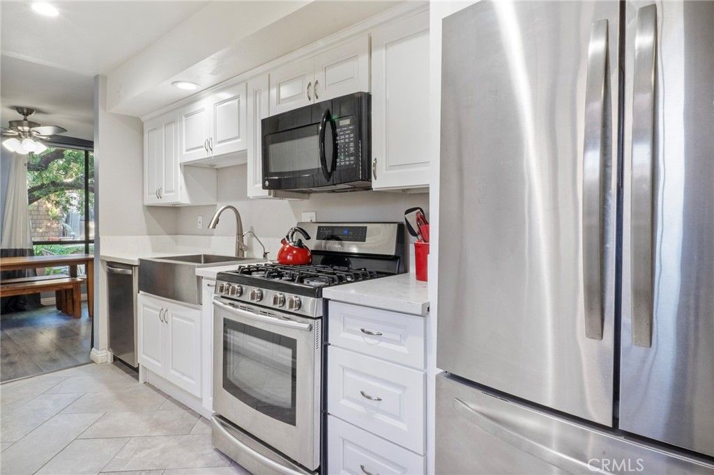 Image 10 of property listing at 12750 Centralia 97, Lakewood, CA 90715