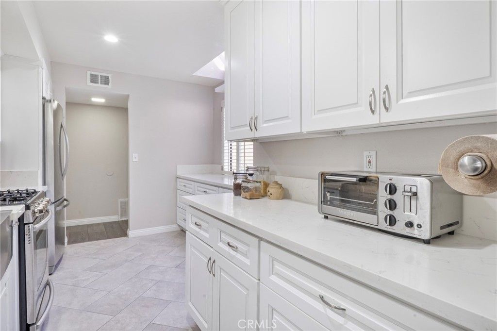Image 12 of property listing at 12750 Centralia 97, Lakewood, CA 90715