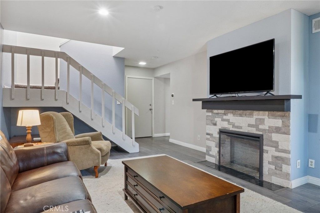 Image 5 of property listing at 12750 Centralia 97, Lakewood, CA 90715
