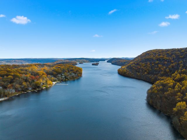 23 Echo Drive, New Milford, CT 06776