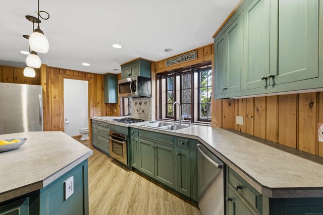 23 Echo Drive, New Milford, CT 06776