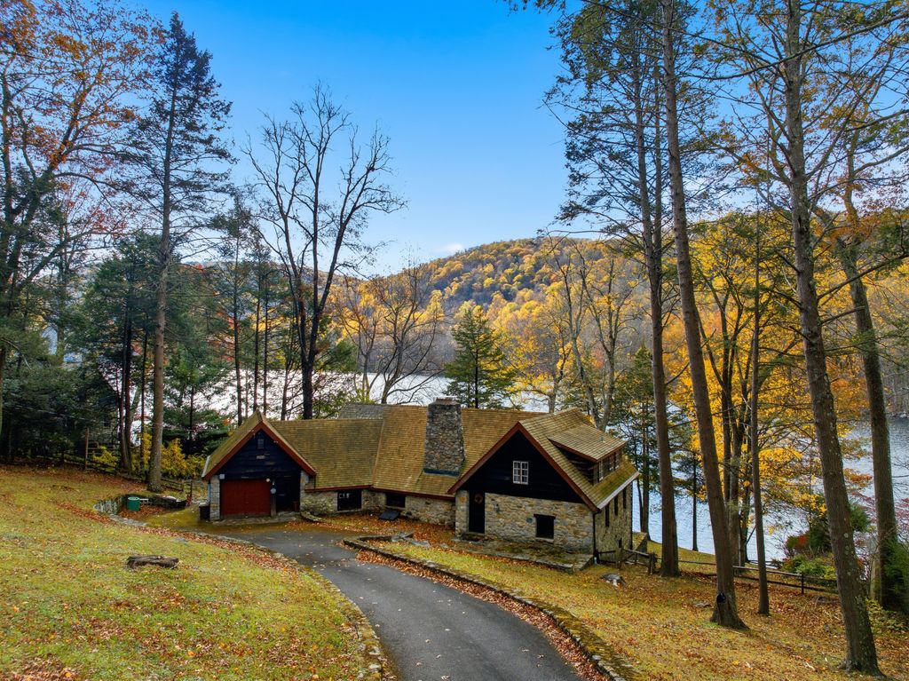 23 Echo Drive, New Milford, CT 06776