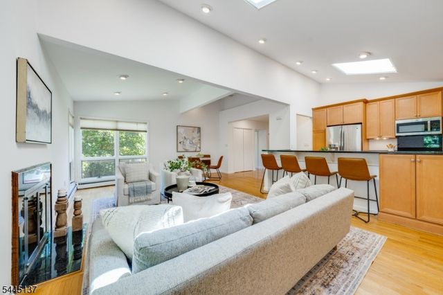 7 Bradford Ave, West Orange Twp., NJ 07052