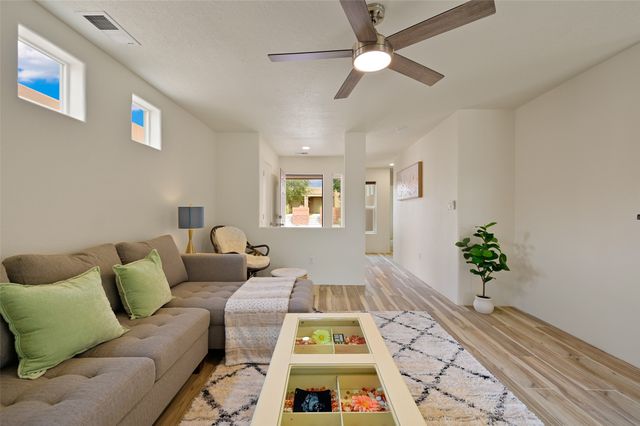 34 Avenida Vista Esquisita, Santa Fe, NM 87508