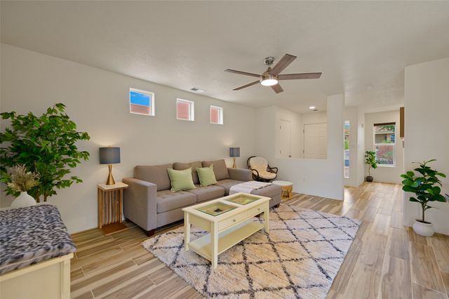 34 Avenida Vista Esquisita, Santa Fe, NM 87508