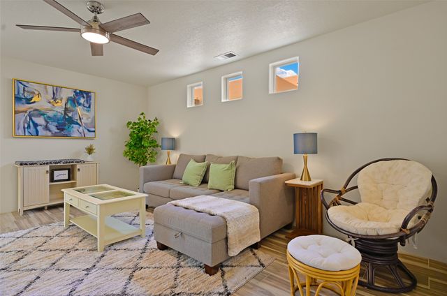 34 Avenida Vista Esquisita, Santa Fe, NM 87508