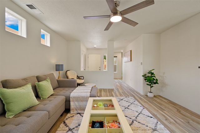 34 Avenida Vista Esquisita, Santa Fe, NM 87508