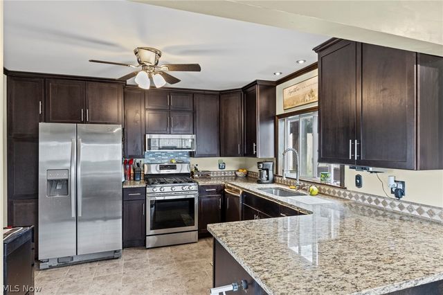 565 Perry Road, Tallmadge, OH 44278