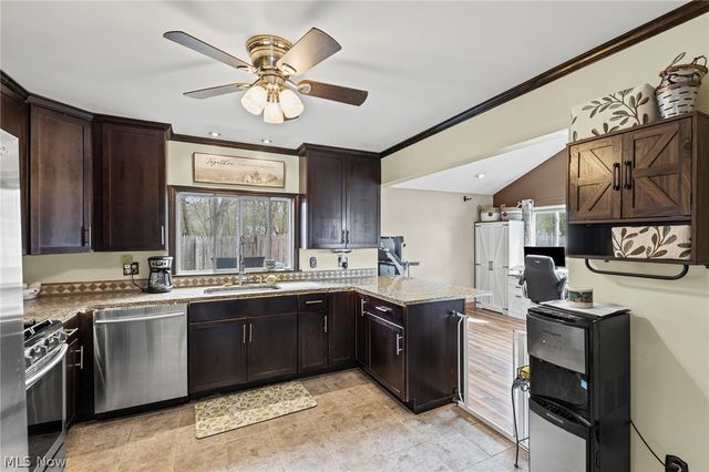 565 Perry Road, Tallmadge, OH 44278