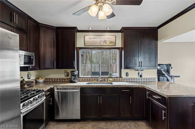 565 Perry Road, Tallmadge, OH 44278