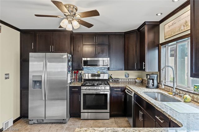 565 Perry Road, Tallmadge, OH 44278