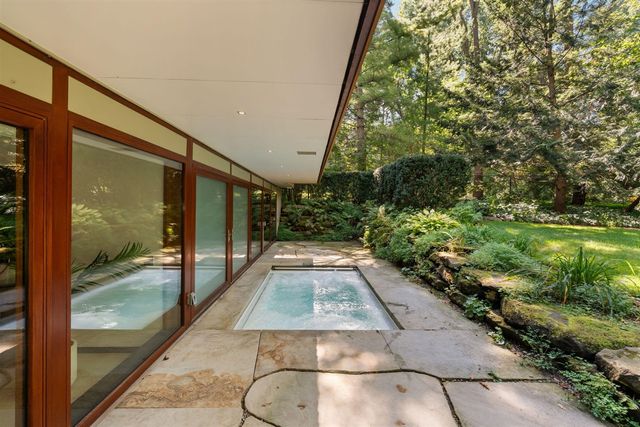 1030 Spruce Drive, Ann Arbor, MI 48104