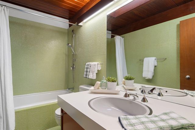 1030 Spruce Drive, Ann Arbor, MI 48104