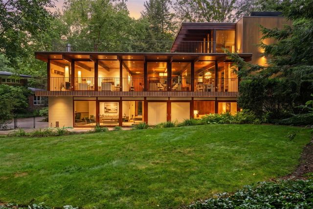 1030 Spruce Drive, Ann Arbor, MI 48104