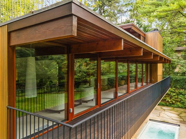 1030 Spruce Drive, Ann Arbor, MI 48104