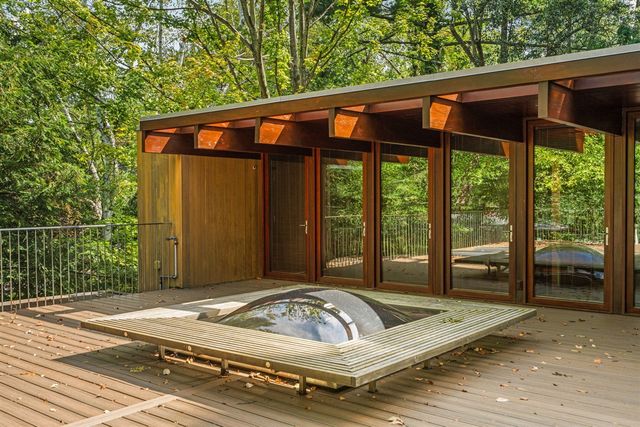 1030 Spruce Drive, Ann Arbor, MI 48104
