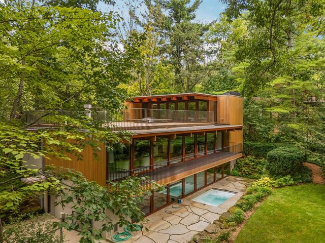 1030 Spruce Drive, Ann Arbor, MI 48104