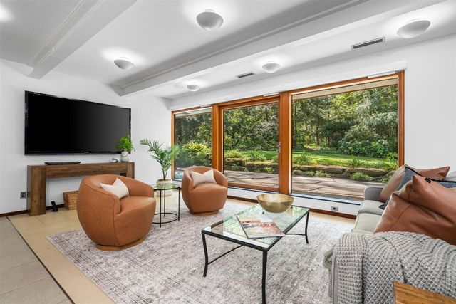 1030 Spruce Drive, Ann Arbor, MI 48104