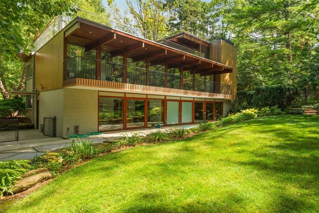 1030 Spruce Drive, Ann Arbor, MI 48104