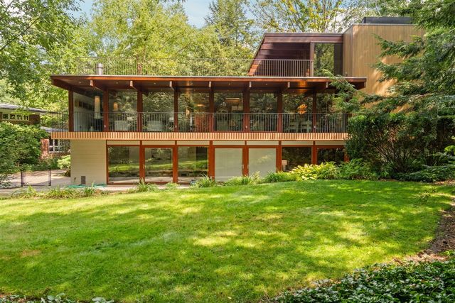 1030 Spruce Drive, Ann Arbor, MI 48104