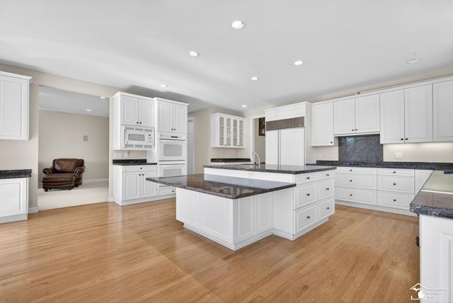 4592 Forestview Drive, West Bloomfield Twp, MI 48322
