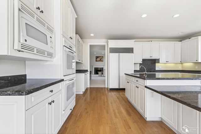 4592 Forestview Drive, West Bloomfield Twp, MI 48322
