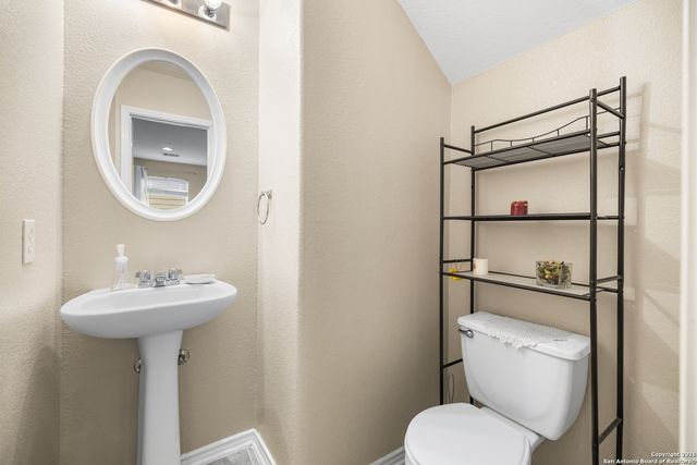 6522 Charles Fld, Leon Valley, TX 78238