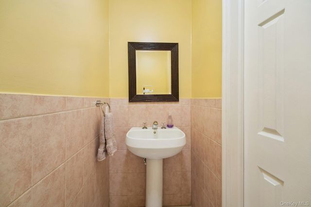 162 Harding Avenue, White Plains, NY 10606