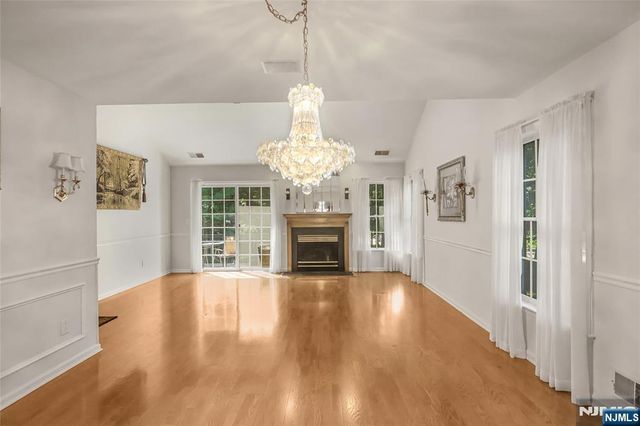35 Quail 35, Old Tappan, NJ 07675