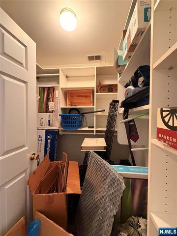35 Quail 35, Old Tappan, NJ 07675