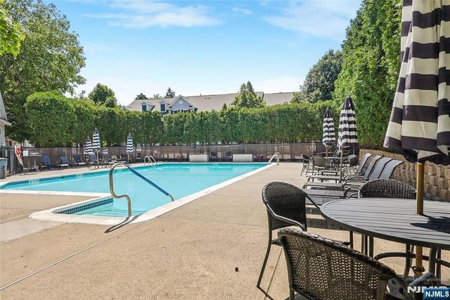 35 Quail 35, Old Tappan, NJ 07675