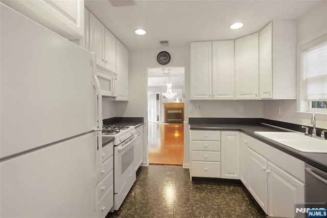 35 Quail 35, Old Tappan, NJ 07675