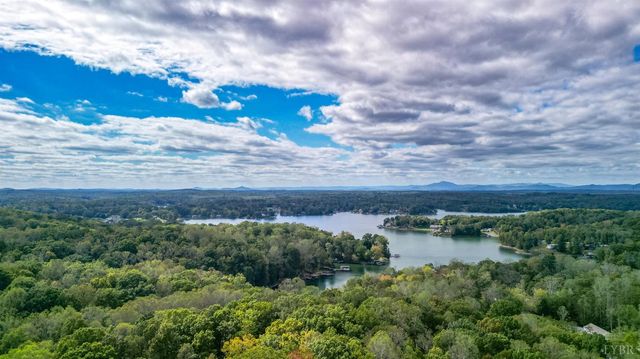 105 Whisperridge Court, Moneta, VA 24121