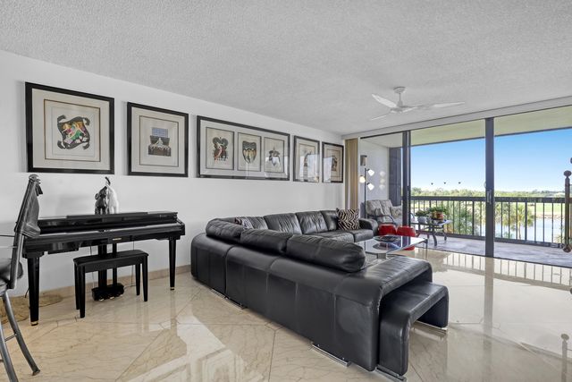 356 Golfview Road 403, North Palm Beach, FL 33408