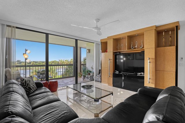 356 Golfview Road 403, North Palm Beach, FL 33408