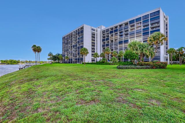 356 Golfview Road 403, North Palm Beach, FL 33408