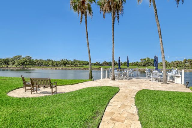 356 Golfview Road 403, North Palm Beach, FL 33408