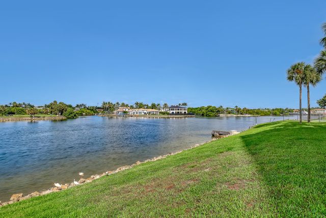 356 Golfview Road 403, North Palm Beach, FL 33408