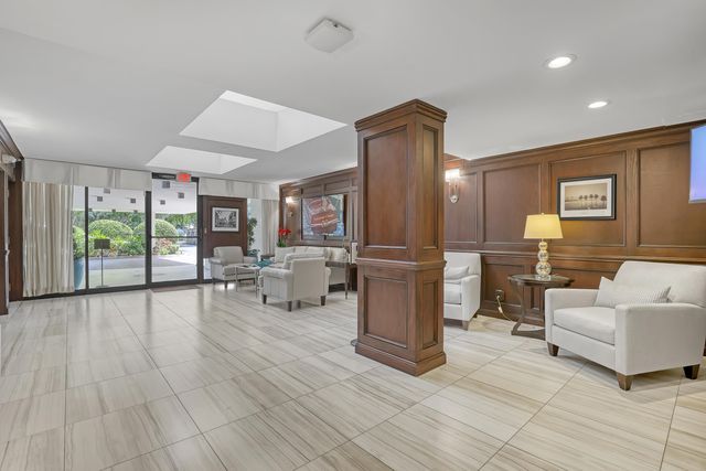 356 Golfview Road 403, North Palm Beach, FL 33408