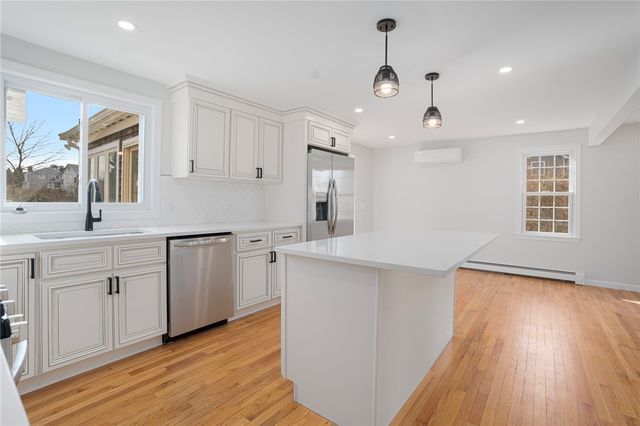 103 Gosset's Turn Drive, Middletown, RI 02842