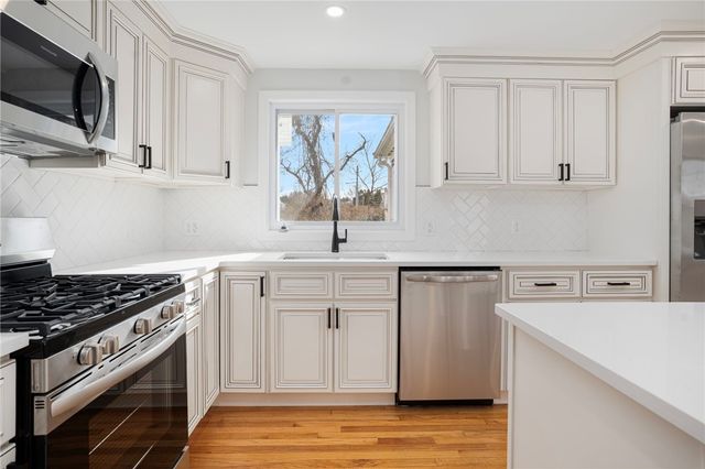 103 Gosset's Turn Drive, Middletown, RI 02842