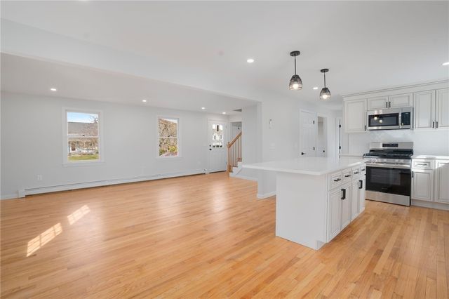 103 Gosset's Turn Drive, Middletown, RI 02842