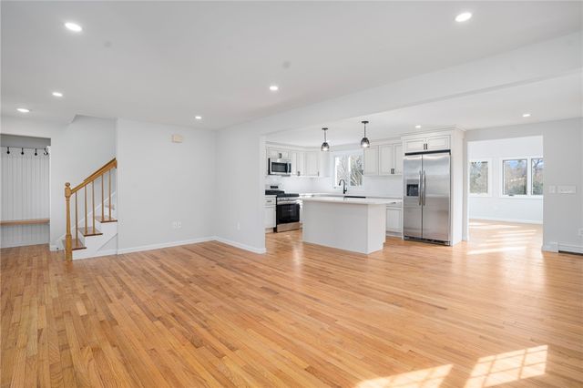 103 Gosset's Turn Drive, Middletown, RI 02842